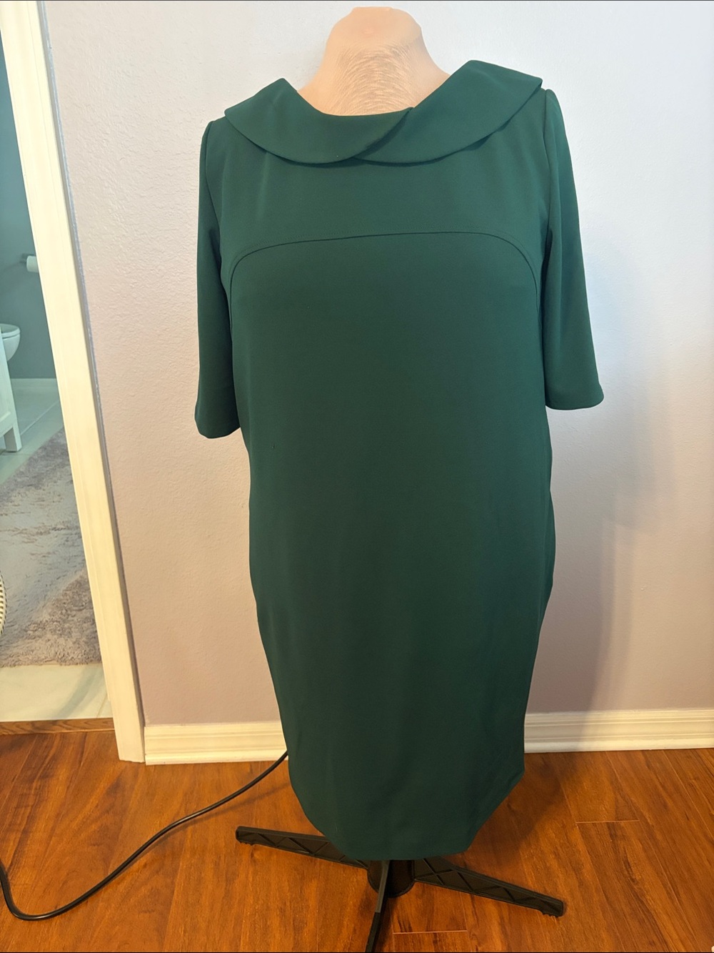 Classic Emerald Green Shift Dress with Peter Pan Collar